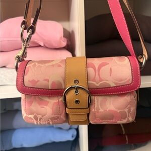 🎀COACH Vintage Pink Signature Soho Flap Bag